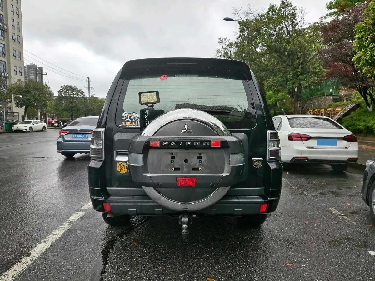 2019 Mitsubishi Pajero 3.0L 174HP V6 5AT,autocango,china used car exporter,china ev exporter,chinese used car exporter,chinese used ev exporter