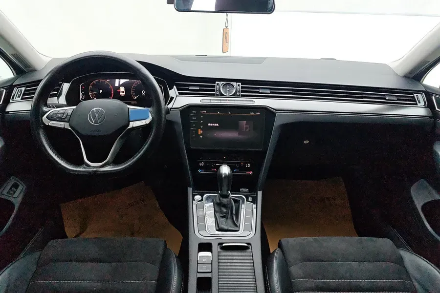 2020 Volkswagen Magotan 2.0T 220HP L4 7DCT,autocango,china used car exporter,china ev exporter,chinese used car exporter,chinese used ev exporter