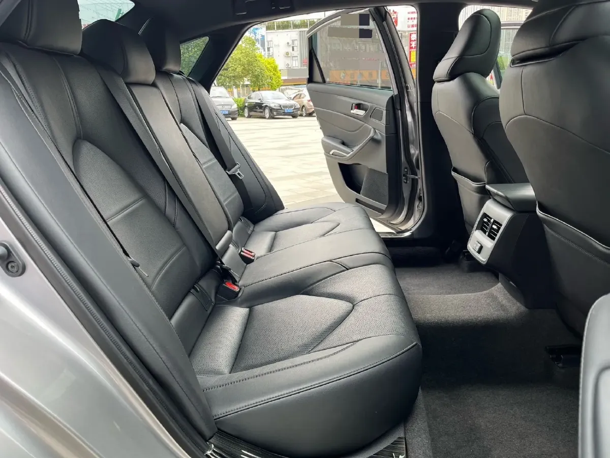 2022 Toyota Avalon 2.5L 209HP L4 8AT,autocango,china used car exporter,china ev exporter,chinese used car exporter,chinese used ev exporter