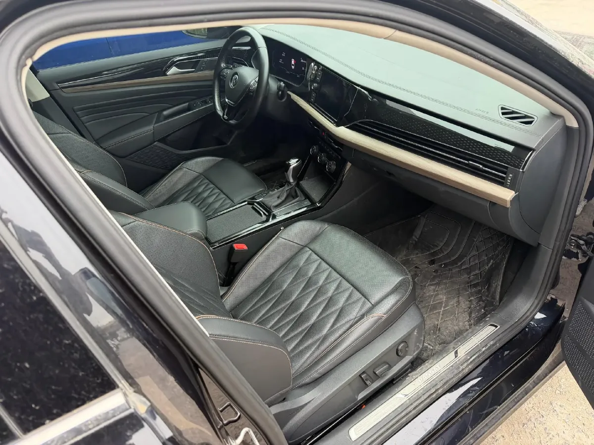 2019 Volvo V40 1.5T 152HP L4 6AT,autocango,china used car exporter,china ev exporter,chinese used car exporter,chinese used ev exporter