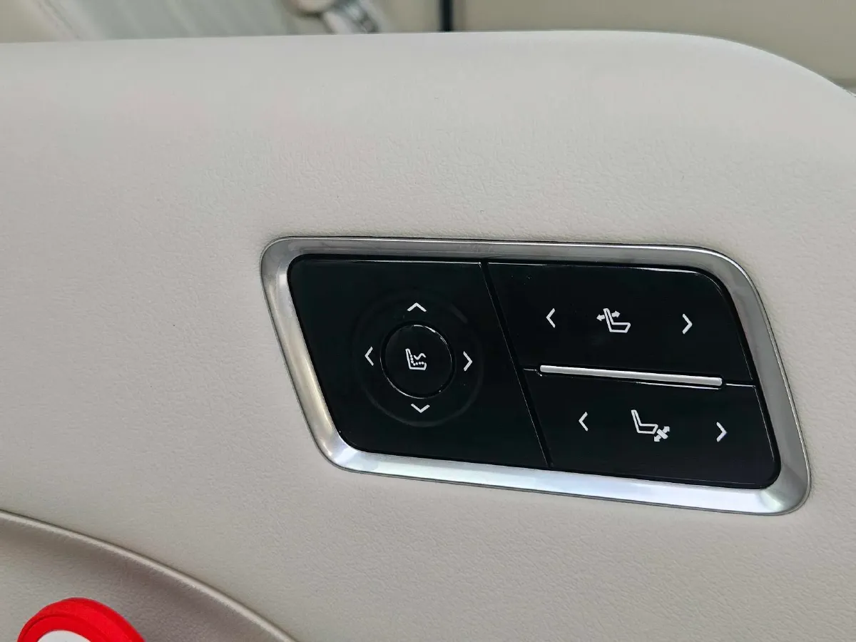 2022 Buick GL8 2.0T 237HP L4 9AT,autocango,china used car exporter,china ev exporter,chinese used car exporter,chinese used ev exporter