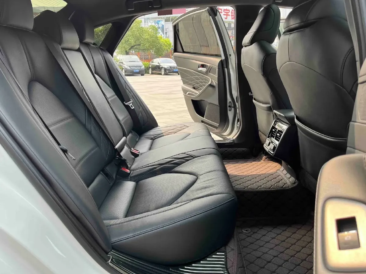 2023 Toyota Avalon 2.5L 207HP L4 8AT,autocango,china used car exporter,china ev exporter,chinese used car exporter,chinese used ev exporter