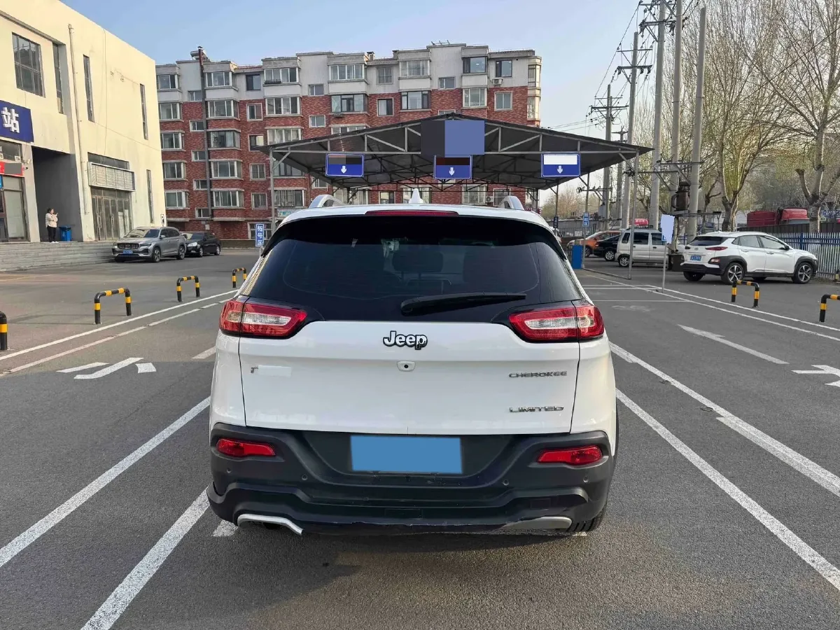 2017 Jeep Cherokee 2.0L 155HP L4 9AT,autocango,china used car exporter,china ev exporter,chinese used car exporter,chinese used ev exporter