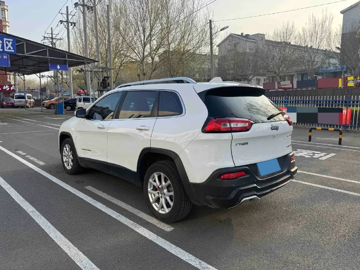 2017 Jeep Cherokee 2.0L 155HP L4 9AT,autocango,china used car exporter,china ev exporter,chinese used car exporter,chinese used ev exporter