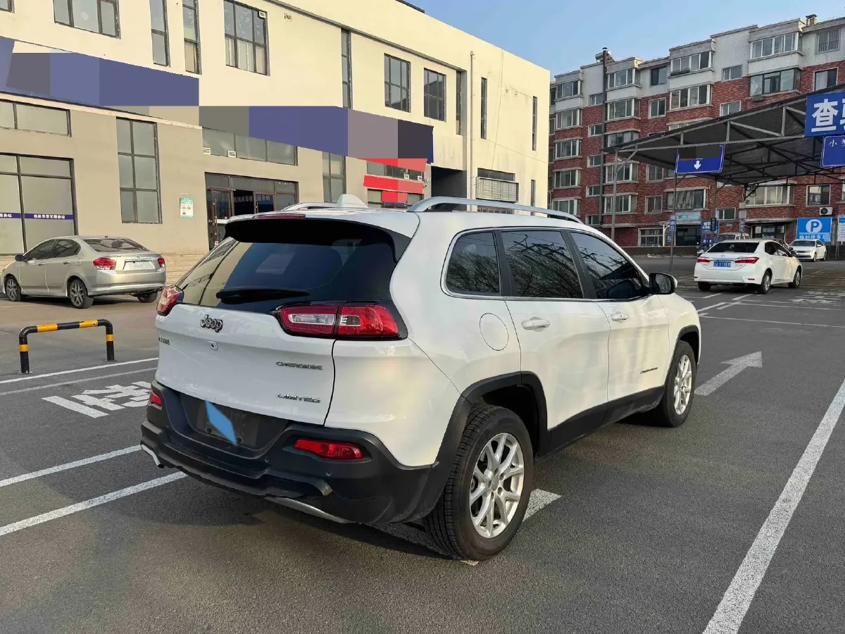2017 Jeep Cherokee 2.0L 155HP L4 9AT,autocango,china used car exporter,china ev exporter,chinese used car exporter,chinese used ev exporter