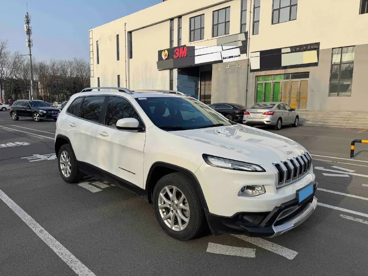 2017 Jeep Cherokee 2.0L 155HP L4 9AT,autocango,china used car exporter,china ev exporter,chinese used car exporter,chinese used ev exporter