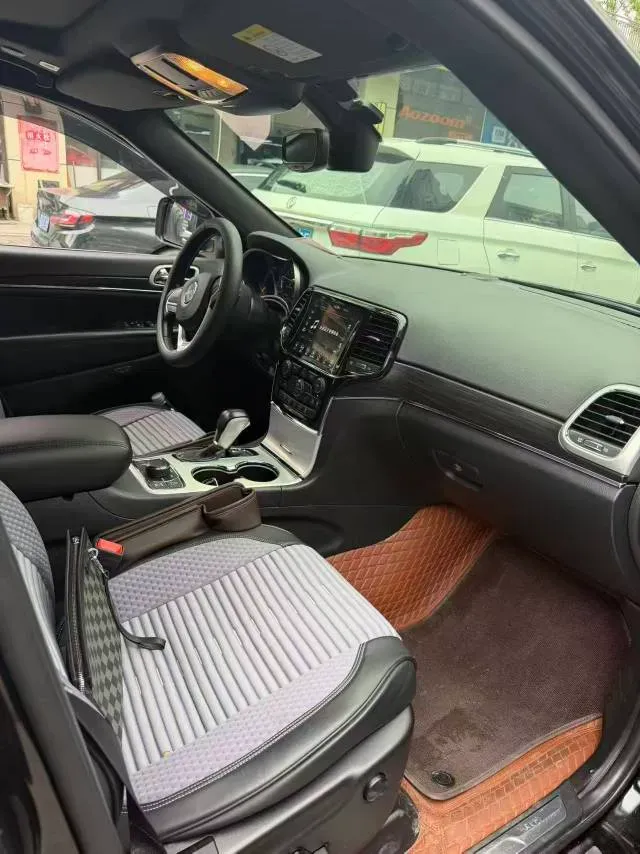 2020 Jeep Grand Cherokee 3.0L 234HP V6 8AT,autocango,china used car exporter,china ev exporter,chinese used car exporter,chinese used ev exporter