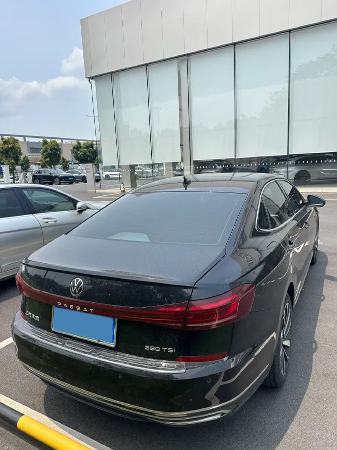 2023 Volkswagen Passat 2.0T 220HP L4 7DCT,autocango,china used car exporter,china ev exporter,chinese used car exporter,chinese used ev exporter