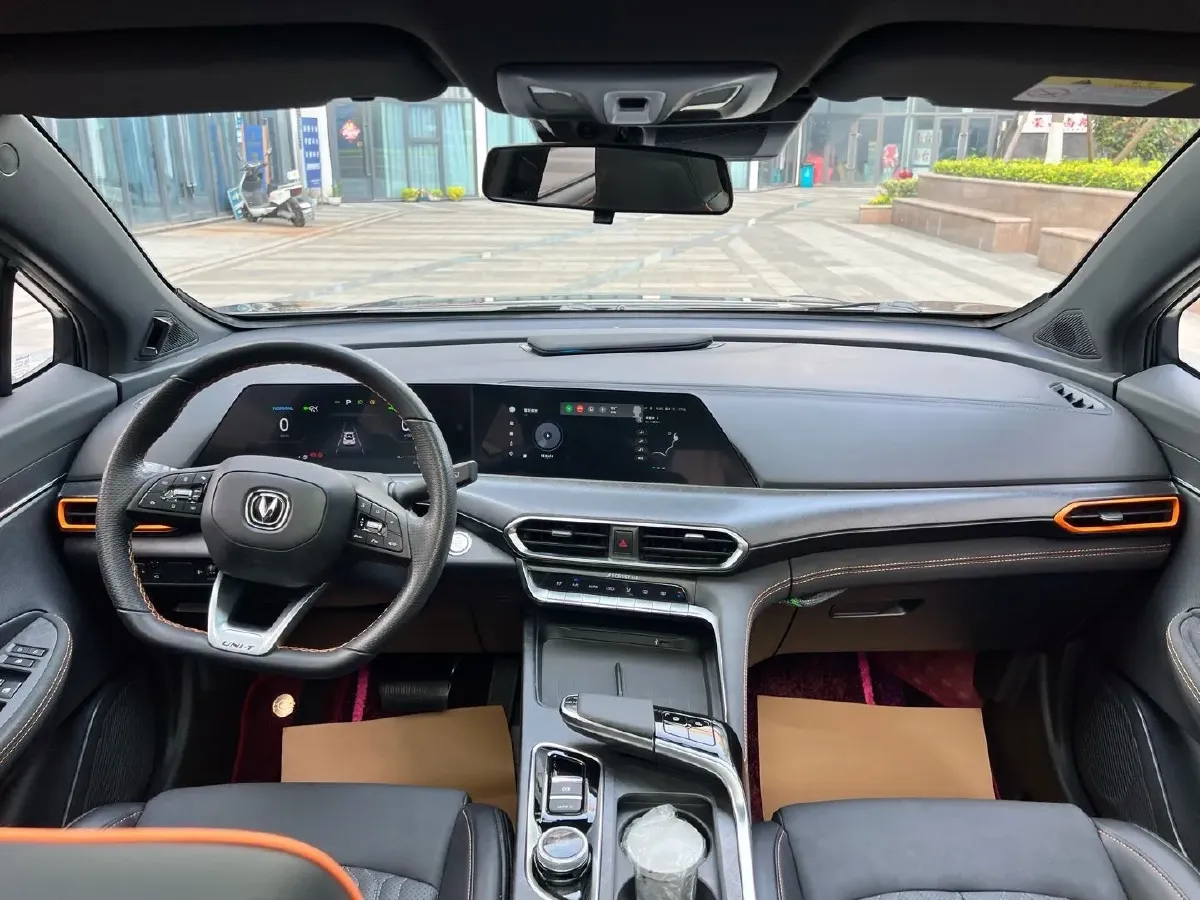 2022 ChangAn UNI-T 1.5T 188HP L4 7DCT,autocango,china used car exporter,china ev exporter,chinese used car exporter,chinese used ev exporter