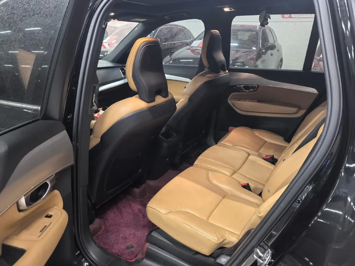 2019 Volvo XC90 2.0T 254HP L4 8AT,autocango,china used car exporter,china ev exporter,chinese used car exporter,chinese used ev exporter