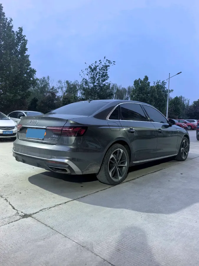 2022 Audi A4L 2.0T 190HP L4 7DCT,autocango,china used car exporter,china ev exporter,chinese used car exporter,chinese used ev exporter