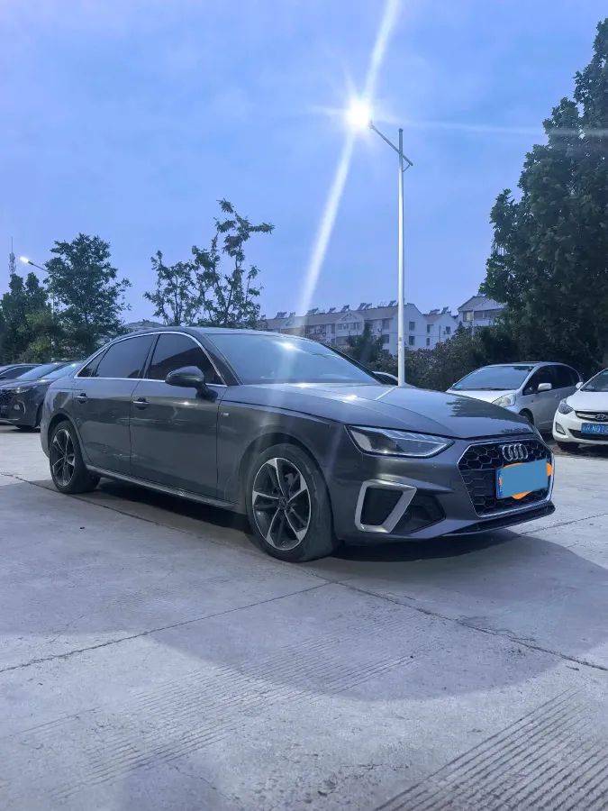 2022 Audi A4L 2.0T 190HP L4 7DCT,autocango,china used car exporter,china ev exporter,chinese used car exporter,chinese used ev exporter