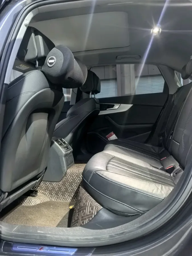 2022 Audi A4L 2.0T 190HP L4 7DCT,autocango,china used car exporter,china ev exporter,chinese used car exporter,chinese used ev exporter