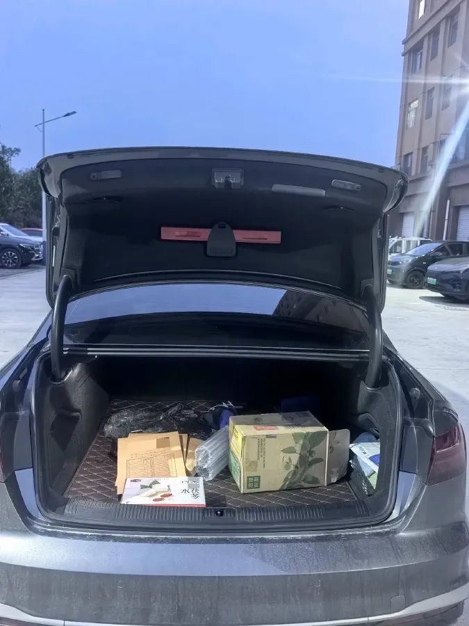 2022 Audi A4L 2.0T 190HP L4 7DCT,autocango,china used car exporter,china ev exporter,chinese used car exporter,chinese used ev exporter