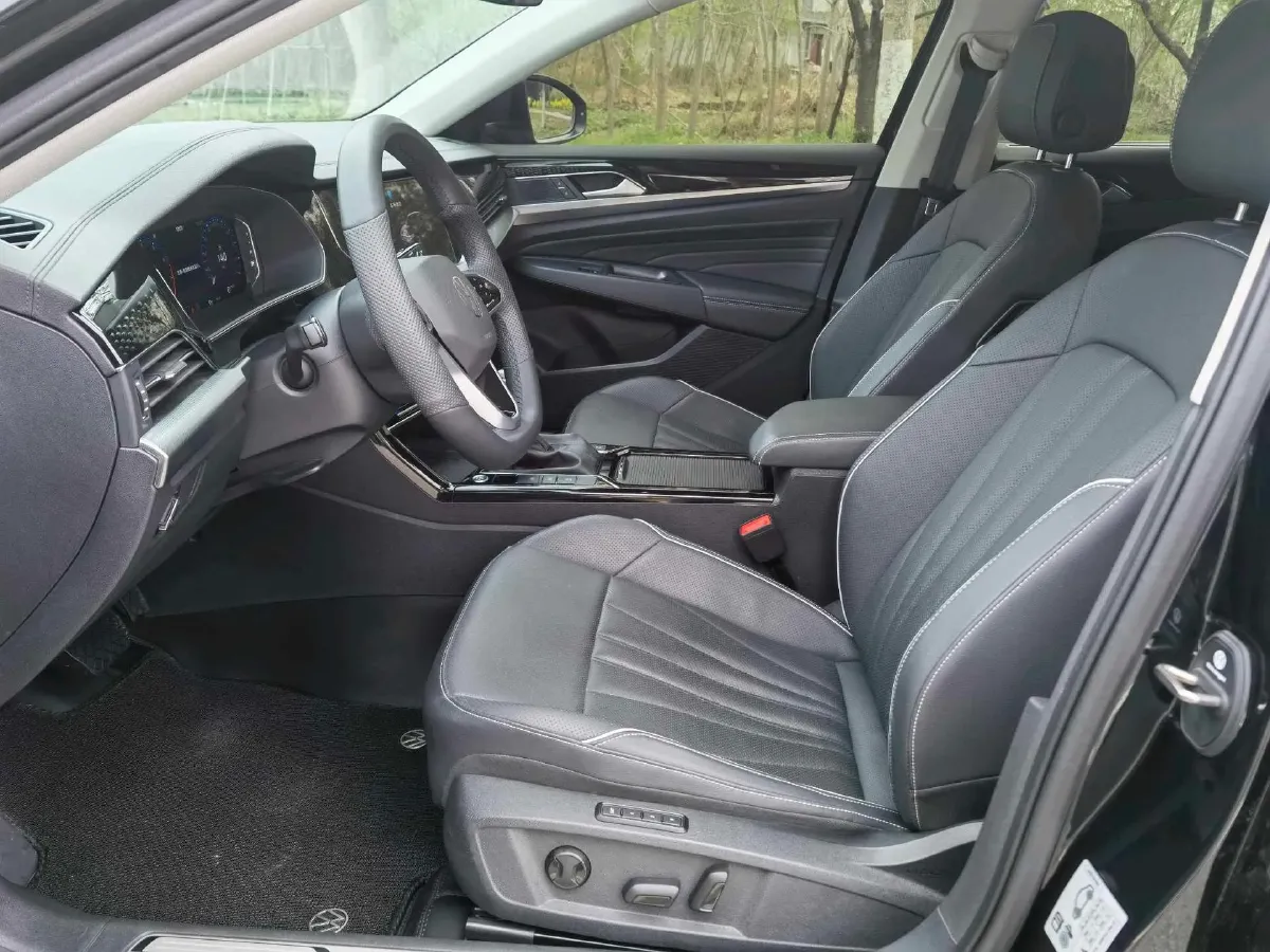 2024 Volkswagen Passat 2.0T 220HP L4 7DCT,autocango,china used car exporter,china ev exporter,chinese used car exporter,chinese used ev exporter