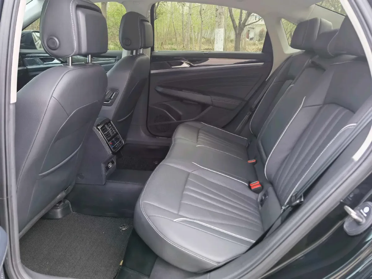 2024 Volkswagen Passat 2.0T 220HP L4 7DCT,autocango,china used car exporter,china ev exporter,chinese used car exporter,chinese used ev exporter