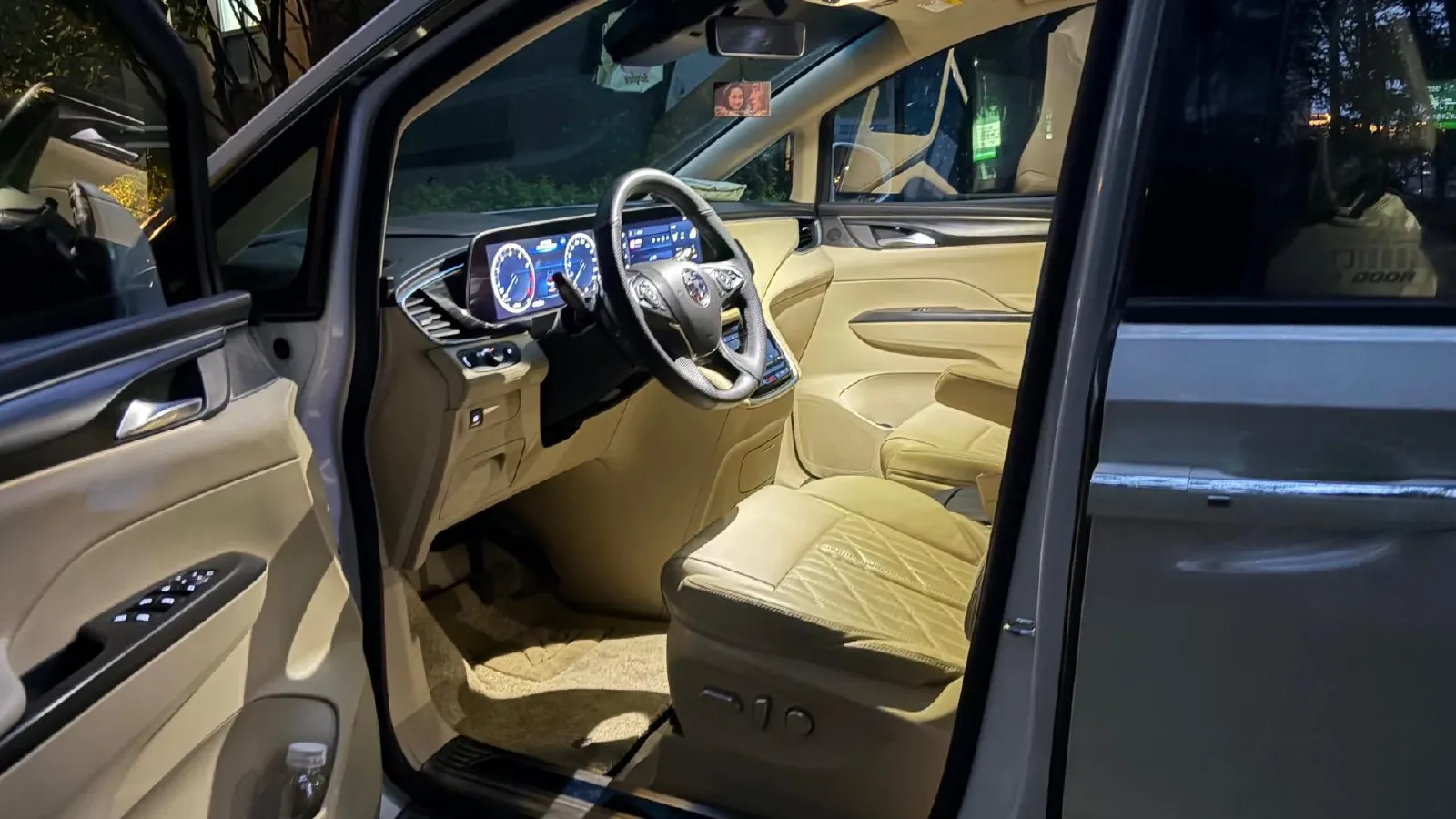 2022 Buick GL8 2.0T 237HP L4 9AT,autocango,china used car exporter,china ev exporter,chinese used car exporter,chinese used ev exporter