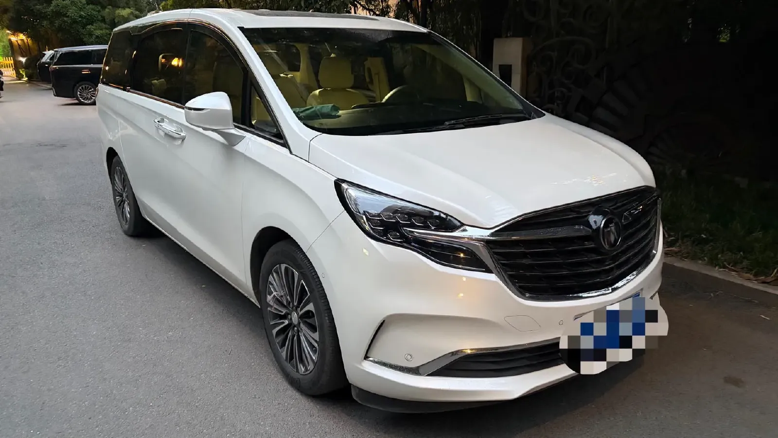 2022 Buick GL8 2.0T 237HP L4 9AT,autocango,china used car exporter,china ev exporter,chinese used car exporter,chinese used ev exporter