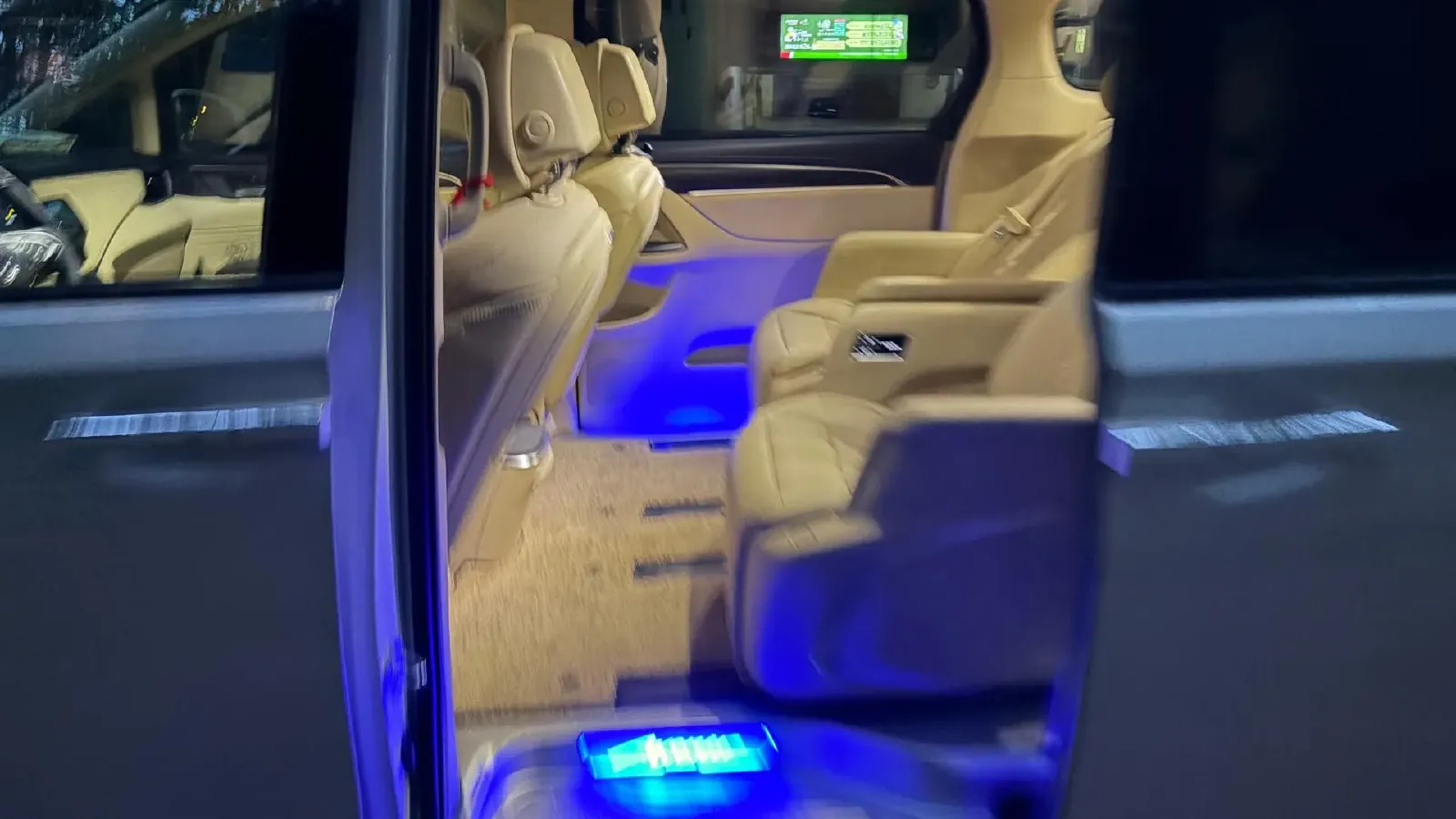 2022 Buick GL8 2.0T 237HP L4 9AT,autocango,china used car exporter,china ev exporter,chinese used car exporter,chinese used ev exporter