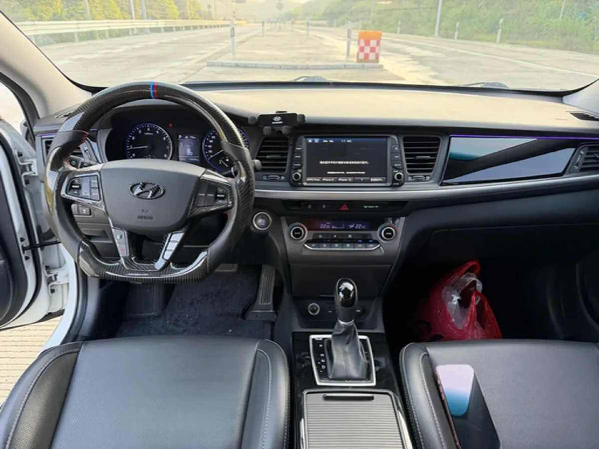 2017 Hyundai Mistra 1.6T 175HP L4 7DCT,autocango,china used car exporter,china ev exporter,chinese used car exporter,chinese used ev exporter