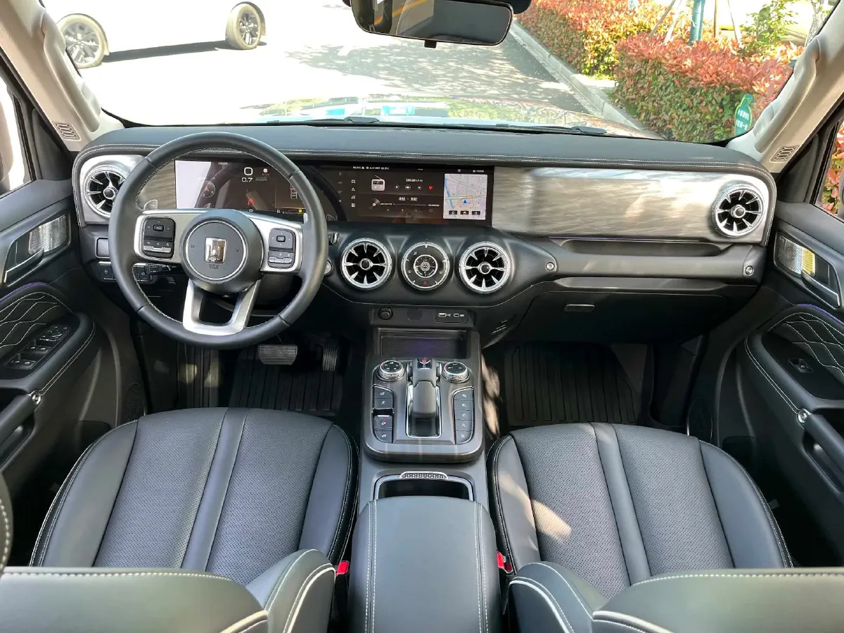 2021 Tank 300 2.0T 227HP L4 8AT,autocango,china used car exporter,china ev exporter,chinese used car exporter,chinese used ev exporter