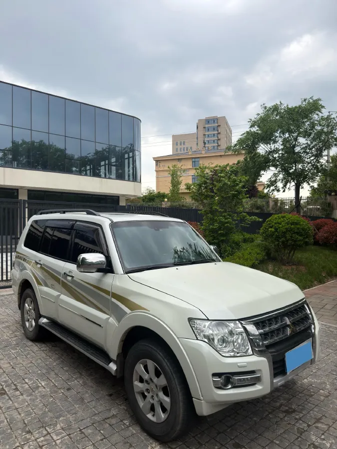 2016 Mitsubishi Pajero 3.0L 174HP V6 5AT,autocango,china used car exporter,china ev exporter,chinese used car exporter,chinese used ev exporter