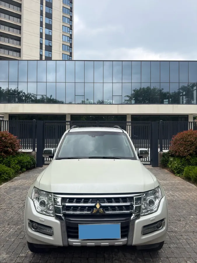 2016 Mitsubishi Pajero 3.0L 174HP V6 5AT,autocango,china used car exporter,china ev exporter,chinese used car exporter,chinese used ev exporter