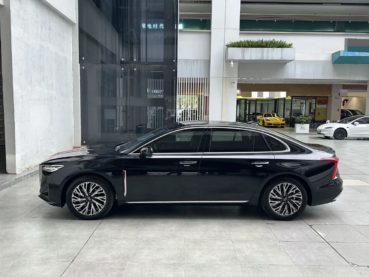2024 HongQi H5 2.0T 224HP L4 8AT,autocango,china used car exporter,china ev exporter,chinese used car exporter,chinese used ev exporter