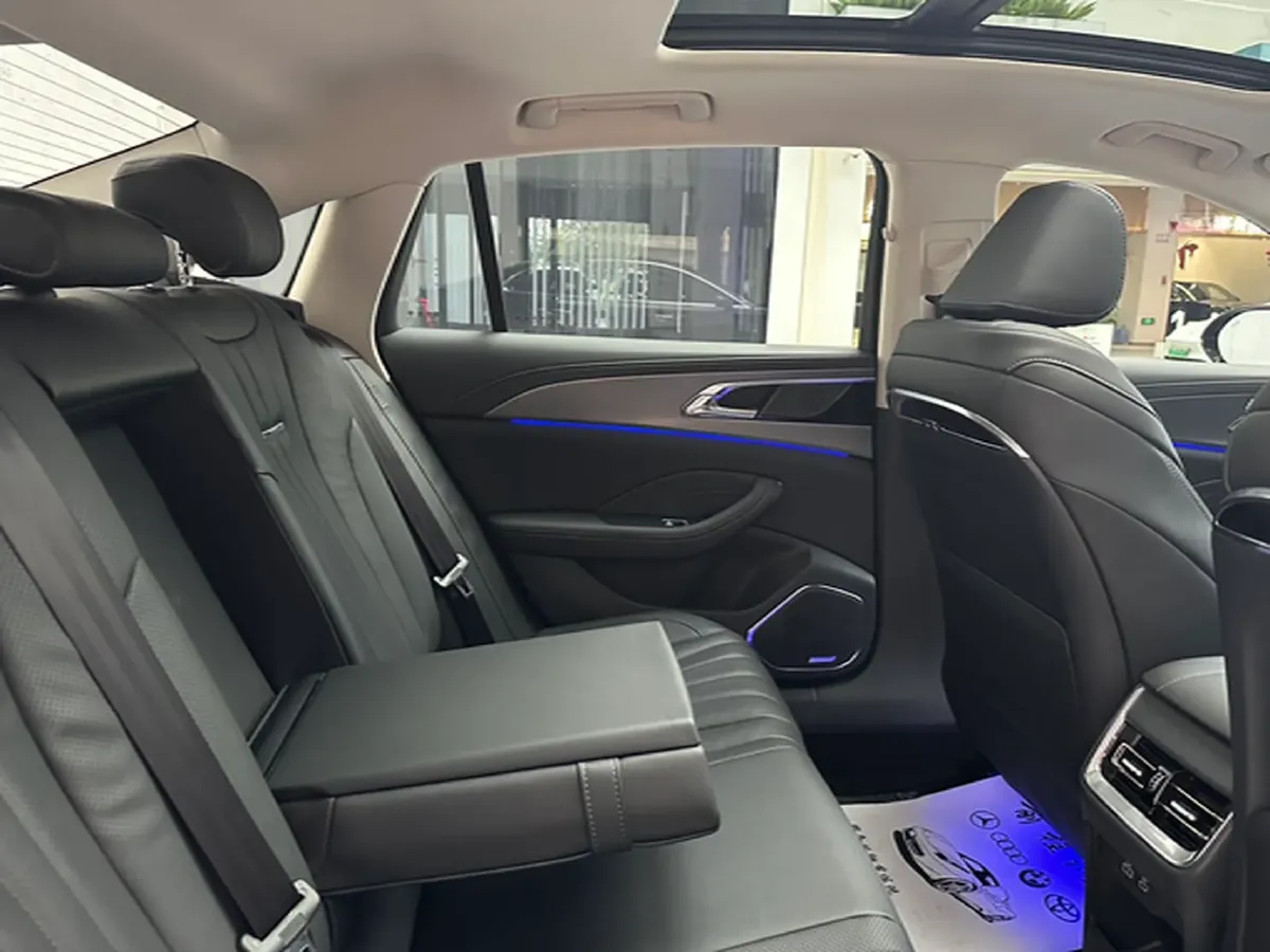 2024 HongQi H5 2.0T 224HP L4 8AT,autocango,china used car exporter,china ev exporter,chinese used car exporter,chinese used ev exporter