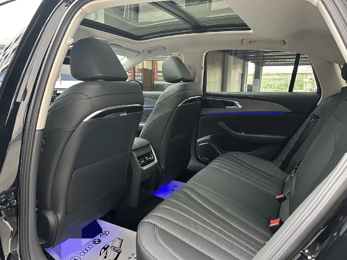 2024 HongQi H5 2.0T 224HP L4 8AT,autocango,china used car exporter,china ev exporter,chinese used car exporter,chinese used ev exporter