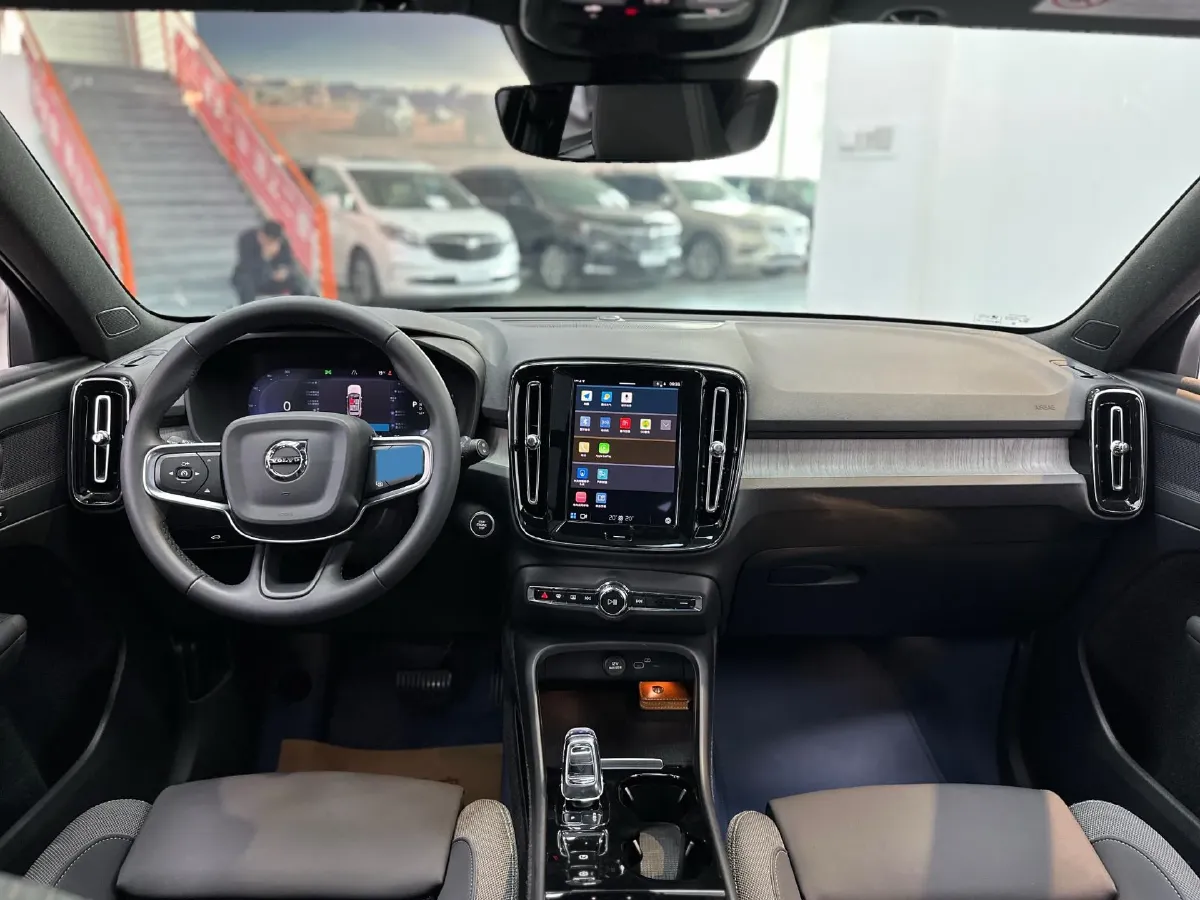 2024 Volvo XC40 2.0T 163HP L4 7DCT,autocango,china used car exporter,china ev exporter,chinese used car exporter,chinese used ev exporter