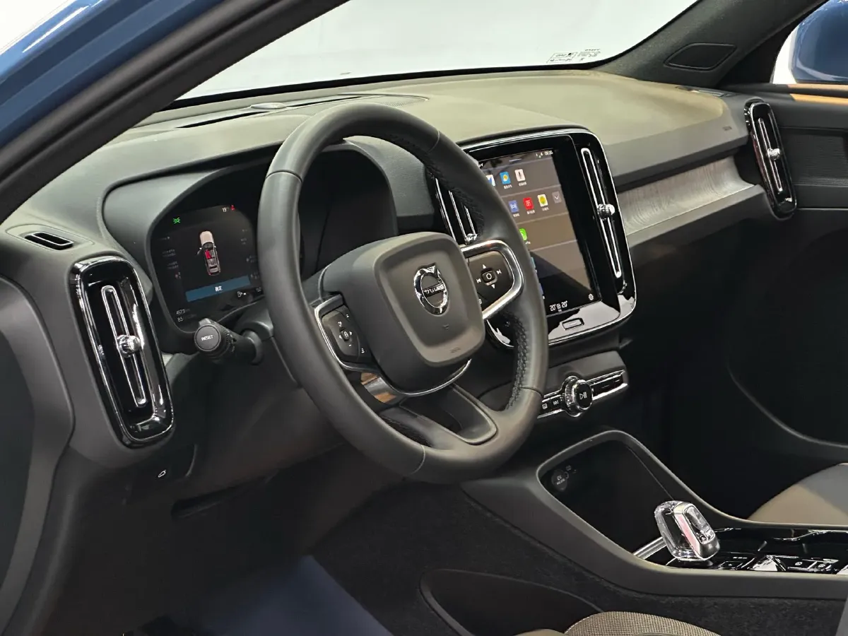 2024 Volvo XC40 2.0T 163HP L4 7DCT,autocango,china used car exporter,china ev exporter,chinese used car exporter,chinese used ev exporter