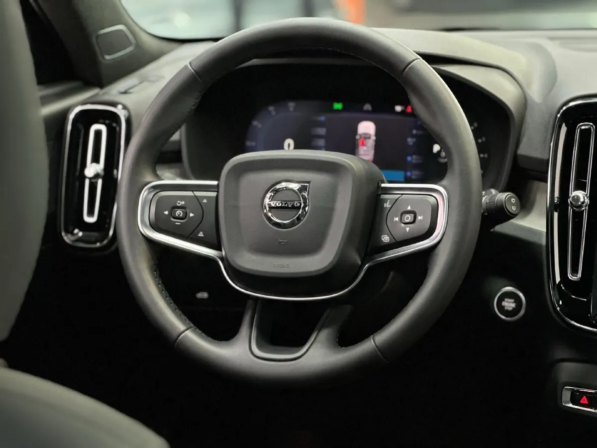 2024 Volvo XC40 2.0T 163HP L4 7DCT,autocango,china used car exporter,china ev exporter,chinese used car exporter,chinese used ev exporter