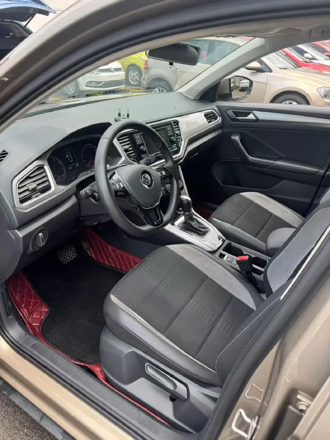 2020 Volkswagen T-Roc 1.4T 131HP L4 7DCT,autocango,china used car exporter,china ev exporter,chinese used car exporter,chinese used ev exporter