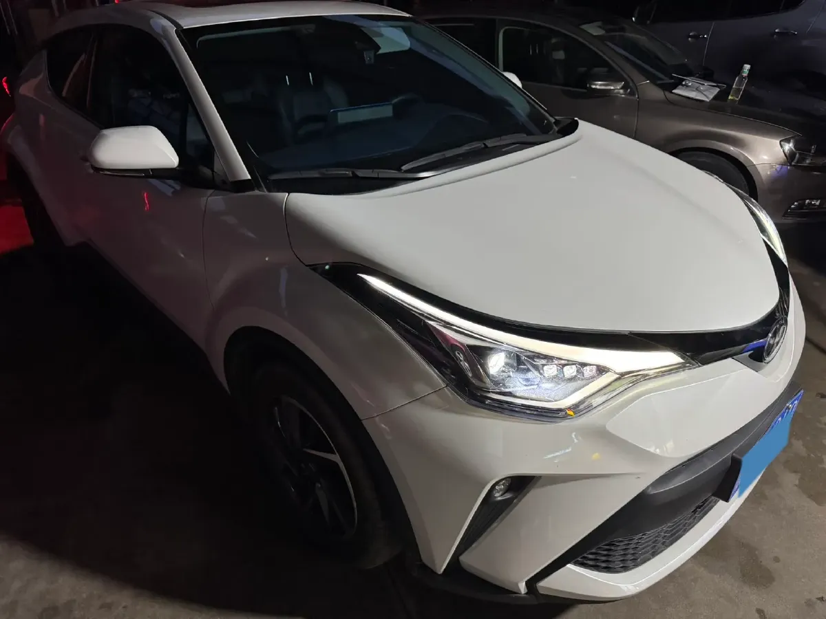 2023 Toyota C-HR 2.0L 171HP L4 CVT,autocango,china used car exporter,china ev exporter,chinese used car exporter,chinese used ev exporter