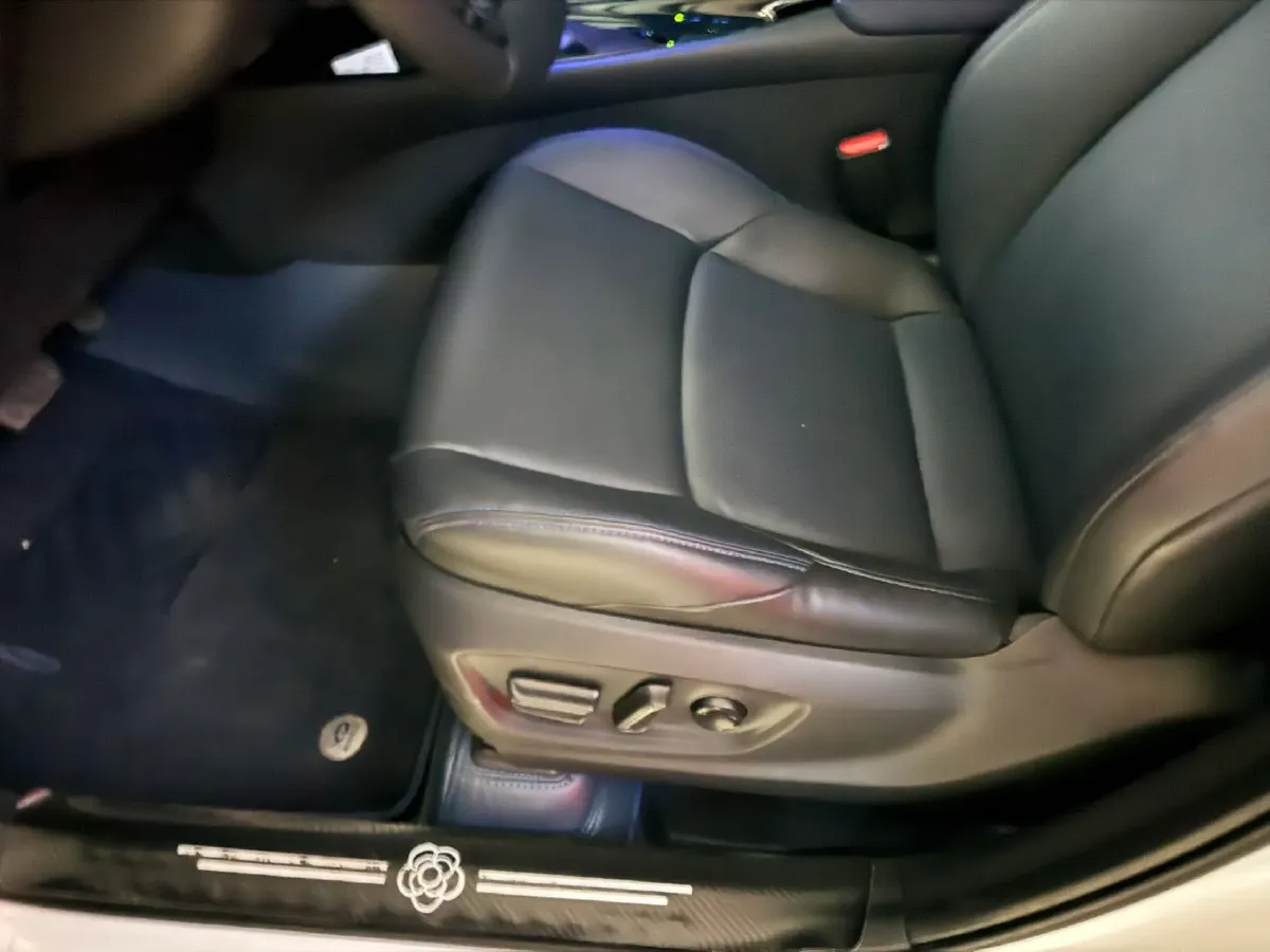 2023 Toyota C-HR 2.0L 171HP L4 CVT,autocango,china used car exporter,china ev exporter,chinese used car exporter,chinese used ev exporter