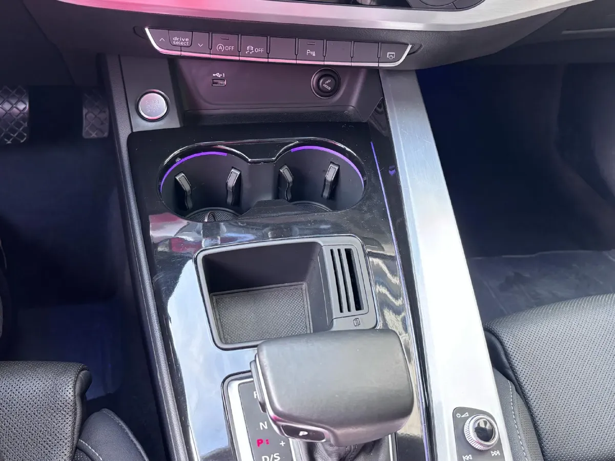 2020 Audi A4L 2.0T 190HP L4 7DCT,autocango,china used car exporter,china ev exporter,chinese used car exporter,chinese used ev exporter