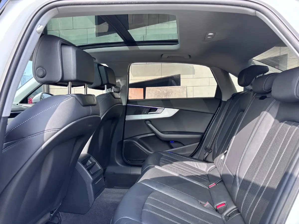 2020 Audi A4L 2.0T 190HP L4 7DCT,autocango,china used car exporter,china ev exporter,chinese used car exporter,chinese used ev exporter