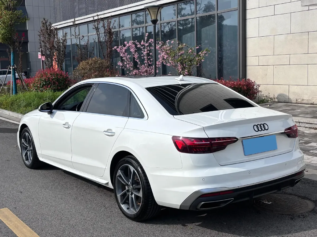 2020 Audi A4L 2.0T 190HP L4 7DCT,autocango,china used car exporter,china ev exporter,chinese used car exporter,chinese used ev exporter