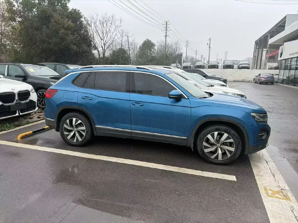 2019 Jeep Cherokee 2.0T 234HP L4 9AT,autocango,china used car exporter,china ev exporter,chinese used car exporter,chinese used ev exporter