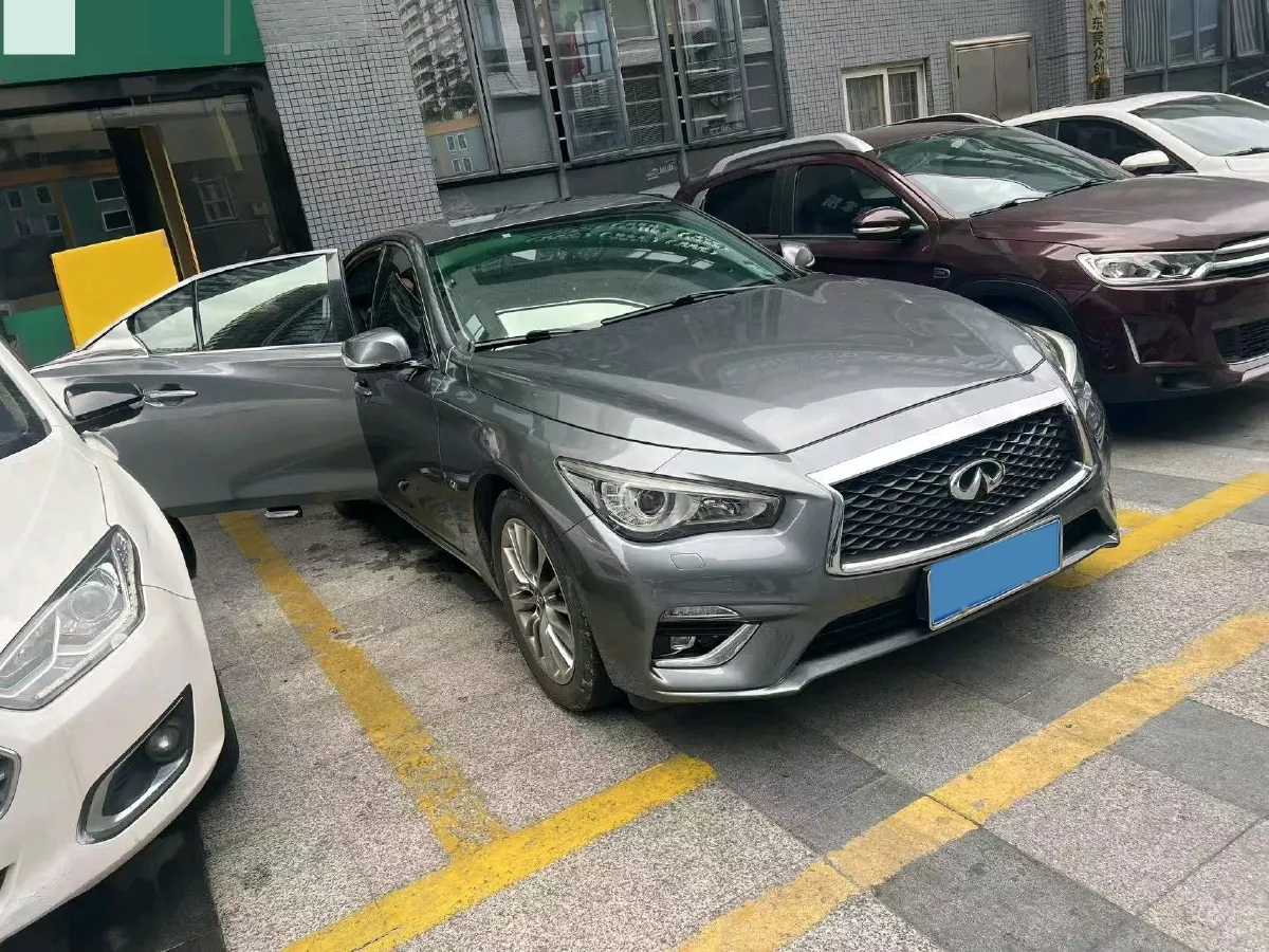 2018 Jeep Grand Commander 2.0T 265HP L4 9AT,autocango,china used car exporter,china ev exporter,chinese used car exporter,chinese used ev exporter