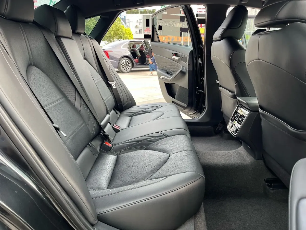 2022 Toyota Avalon 2.5L 209HP L4 8AT,autocango,china used car exporter,china ev exporter,chinese used car exporter,chinese used ev exporter