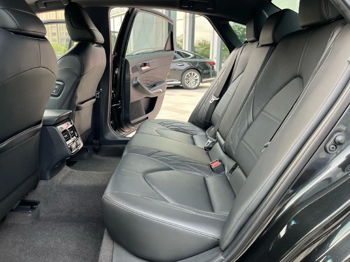 2022 Toyota Avalon 2.5L 209HP L4 8AT,autocango,china used car exporter,china ev exporter,chinese used car exporter,chinese used ev exporter