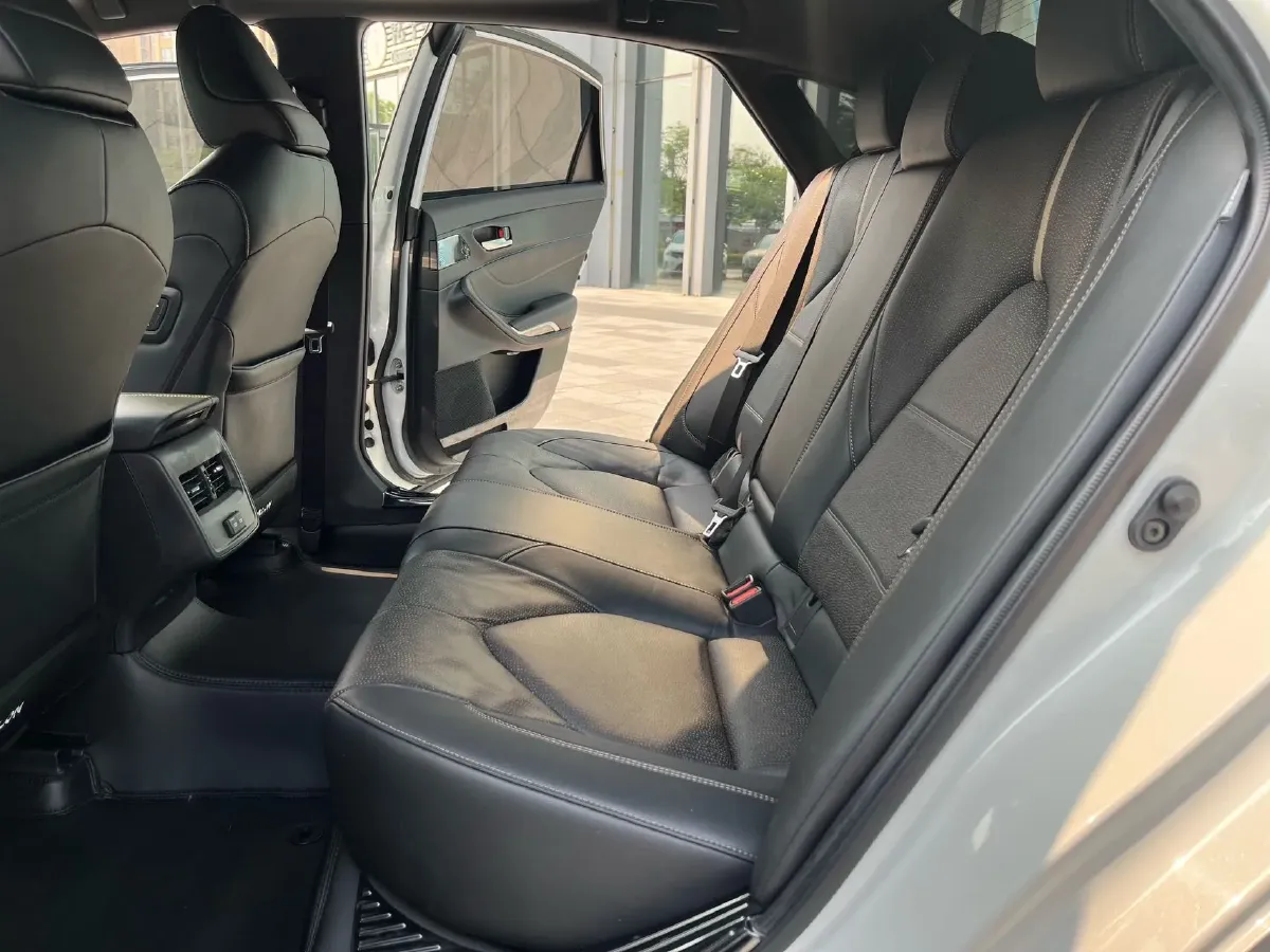 2022 Toyota Avalon 2.5L 209HP L4 8AT,autocango,china used car exporter,china ev exporter,chinese used car exporter,chinese used ev exporter