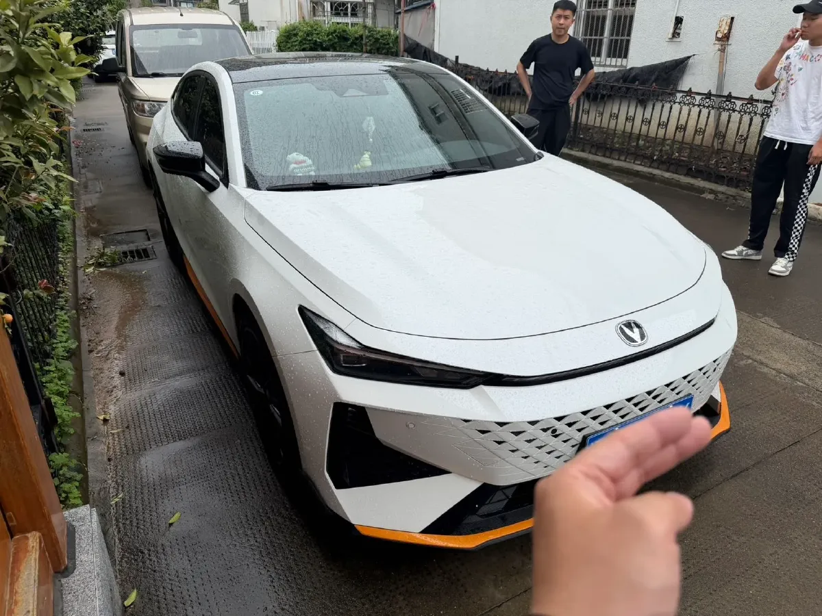 2024 ChangAn UNI-V 1.5T 188HP L4 7DCT,autocango,china used car exporter,china ev exporter,chinese used car exporter,chinese used ev exporter