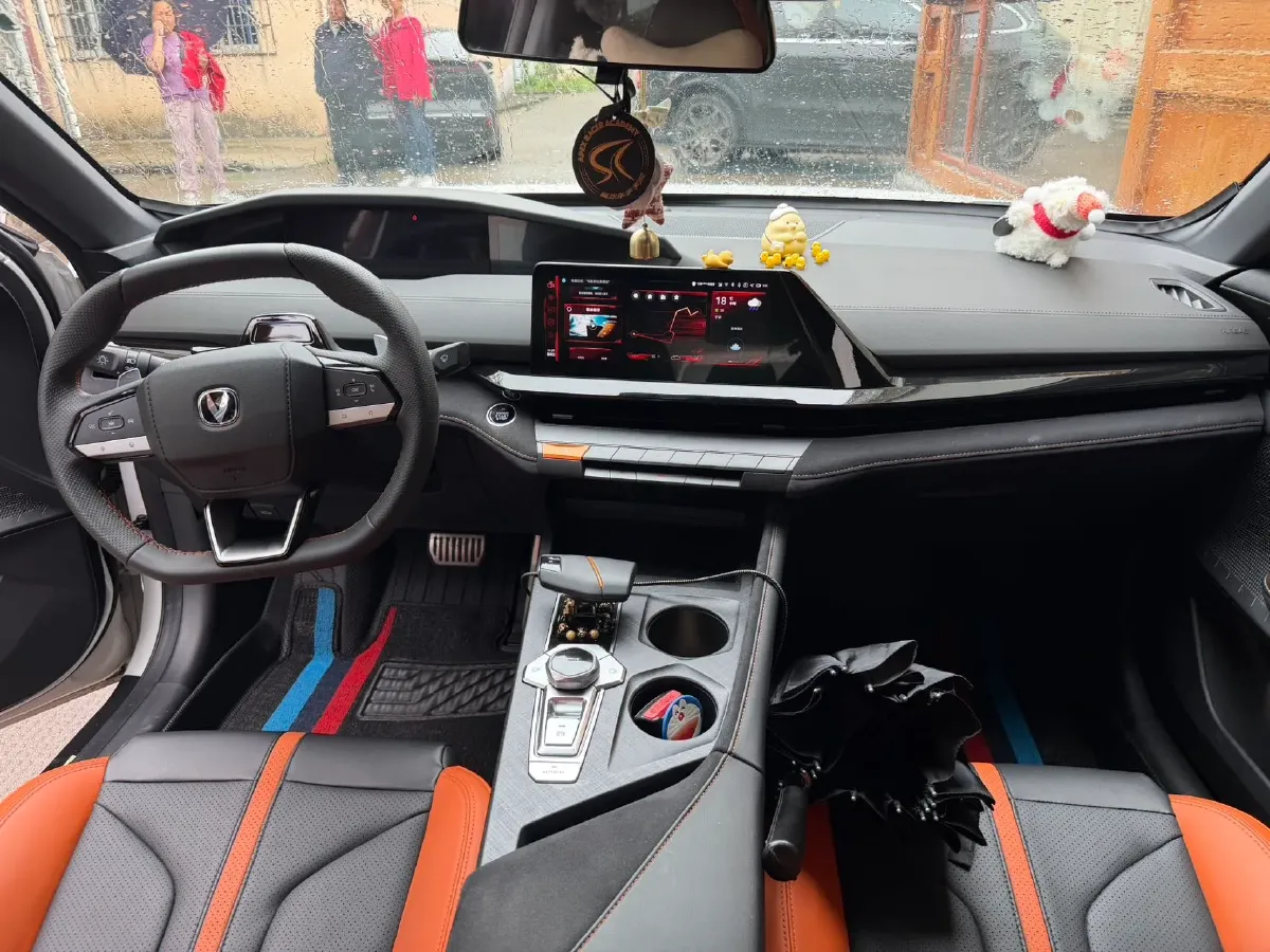 2024 ChangAn UNI-V 1.5T 188HP L4 7DCT,autocango,china used car exporter,china ev exporter,chinese used car exporter,chinese used ev exporter