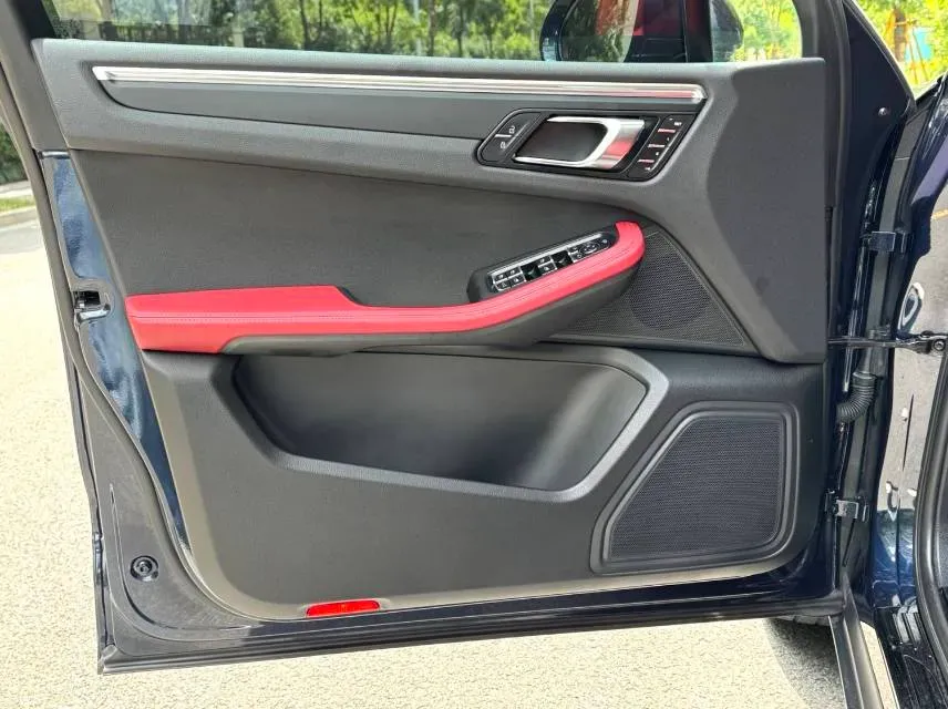 2023 Porsche Macan 2.0T 265HP L4 7DCT,autocango,china used car exporter,china ev exporter,chinese used car exporter,chinese used ev exporter