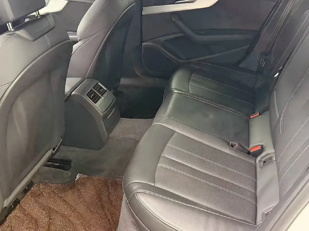 2023 Audi A4L 2.0T 190HP L4 7DCT,autocango,china used car exporter,china ev exporter,chinese used car exporter,chinese used ev exporter