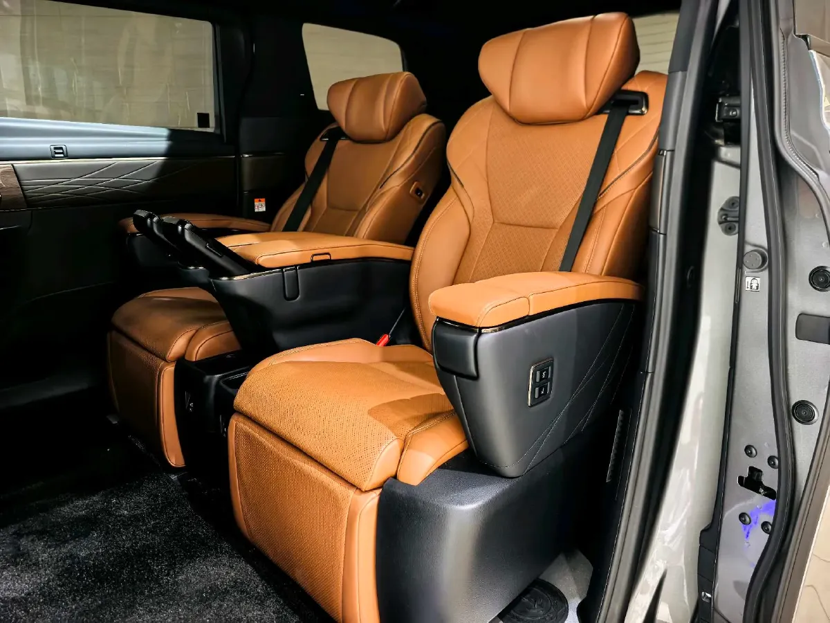 2024 Toyota Alphard 2.5L 190HP L4 E-CVT Hybrid,autocango,china used car exporter,china ev exporter,chinese used car exporter,chinese used ev exporter