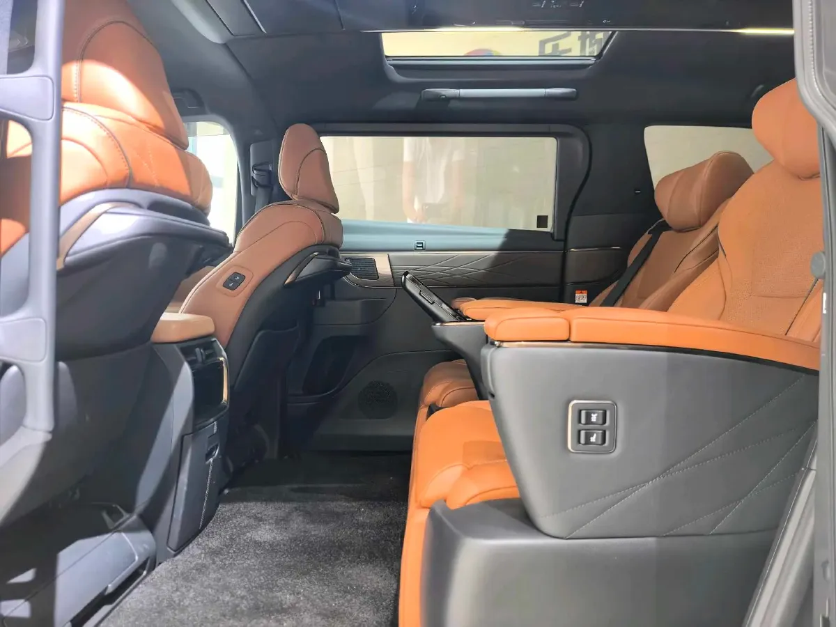 2024 Toyota Alphard 2.5L 190HP L4 E-CVT Hybrid,autocango,china used car exporter,china ev exporter,chinese used car exporter,chinese used ev exporter